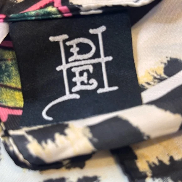 🤑Ed Hardy Black White Pink Floral & Leopard Silk Wrap - Picture 2 of 5